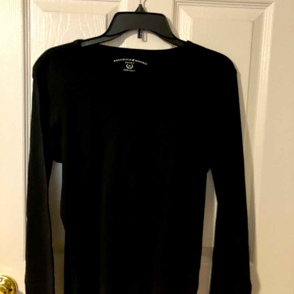 Hi! Today I’m selling just some different types of tops a few tunic.